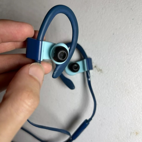 Powerbeats3 Wireless In-Ear Headphones - Flash Blue - Picture 10 of 14